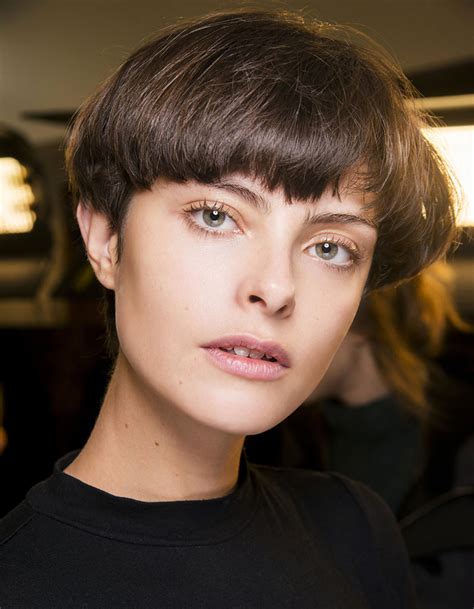 coupe cheveux chanel|Voici les 2 coupes de cheveux à adopter en 2021 selon Chanel.